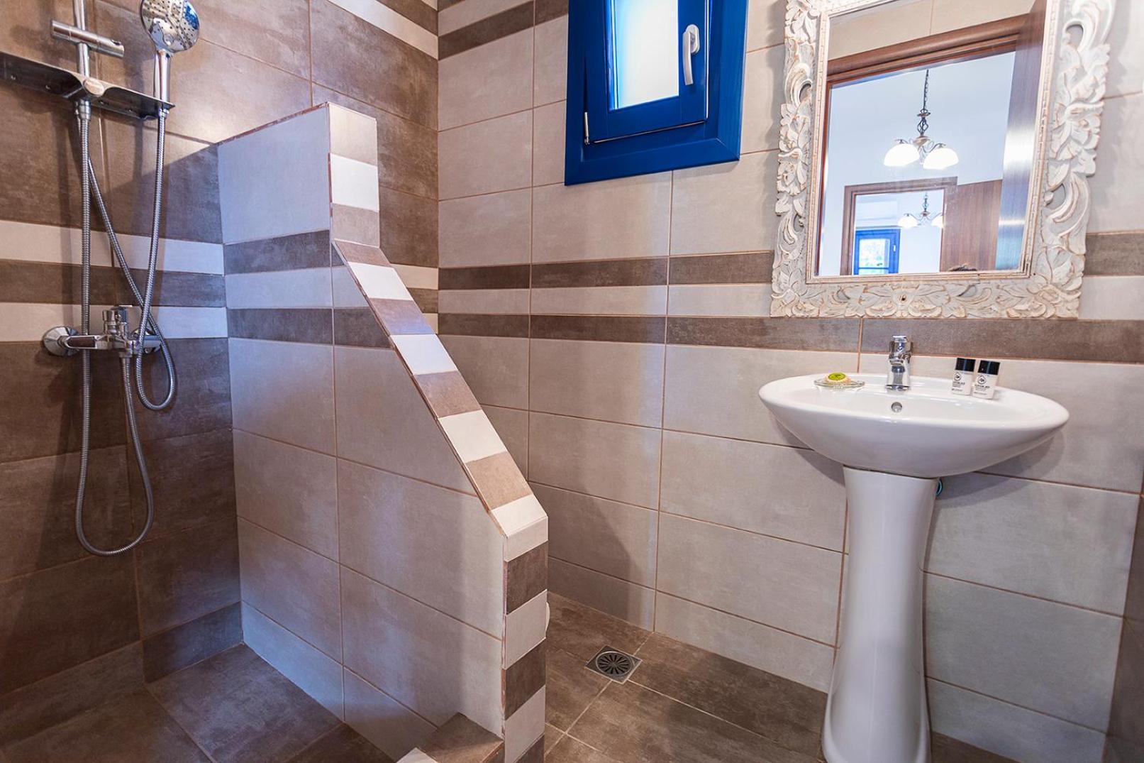 Almiriki Serifos 3* Livadakia