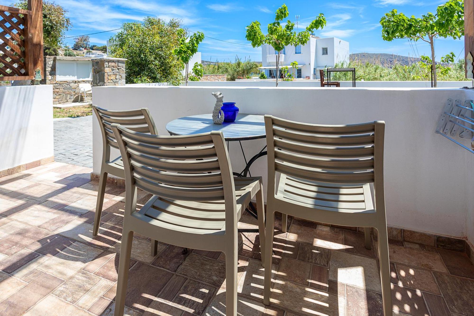Almiriki Serifos 3* Livadakia