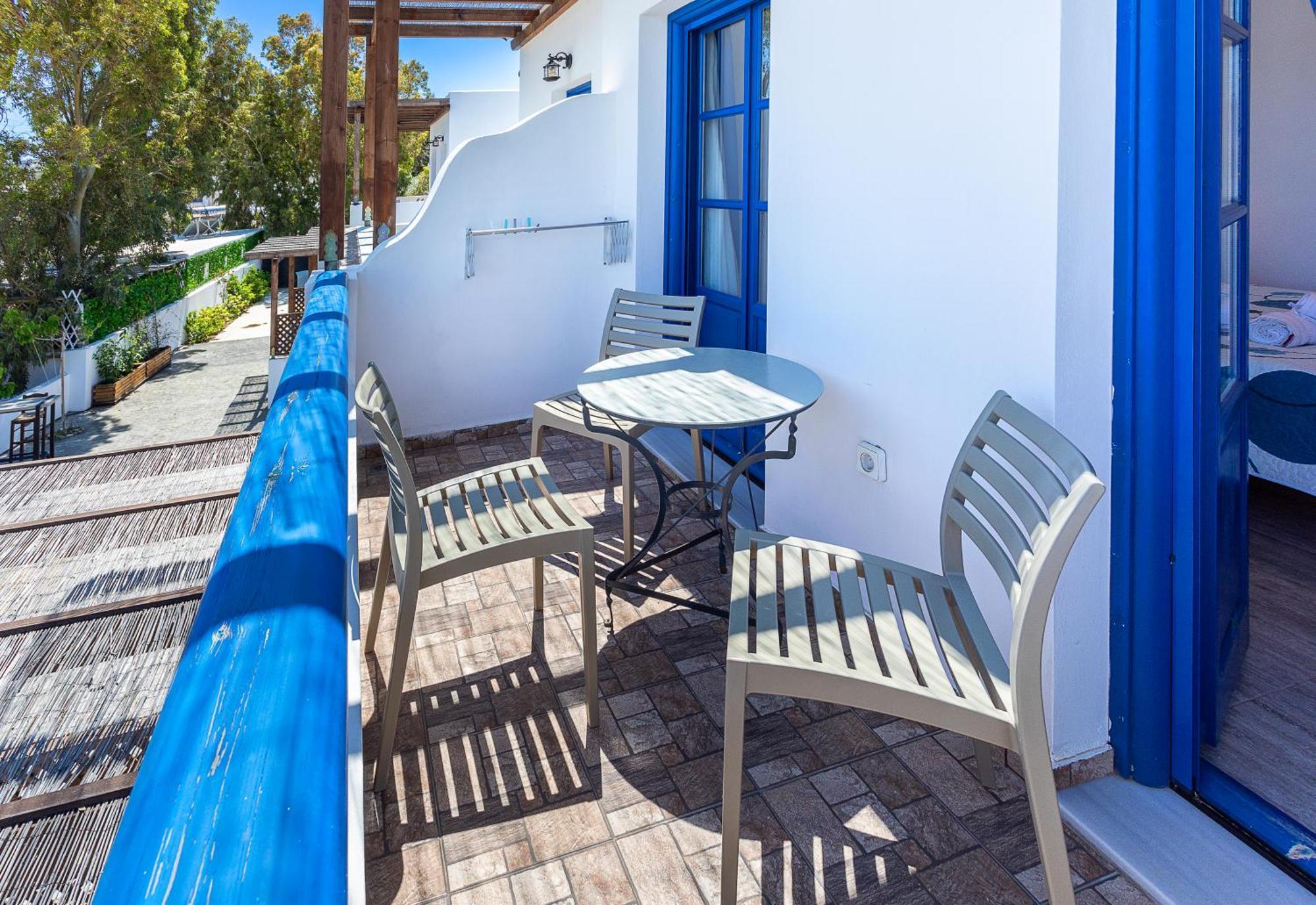 Almiriki Serifos 3* Livadakia