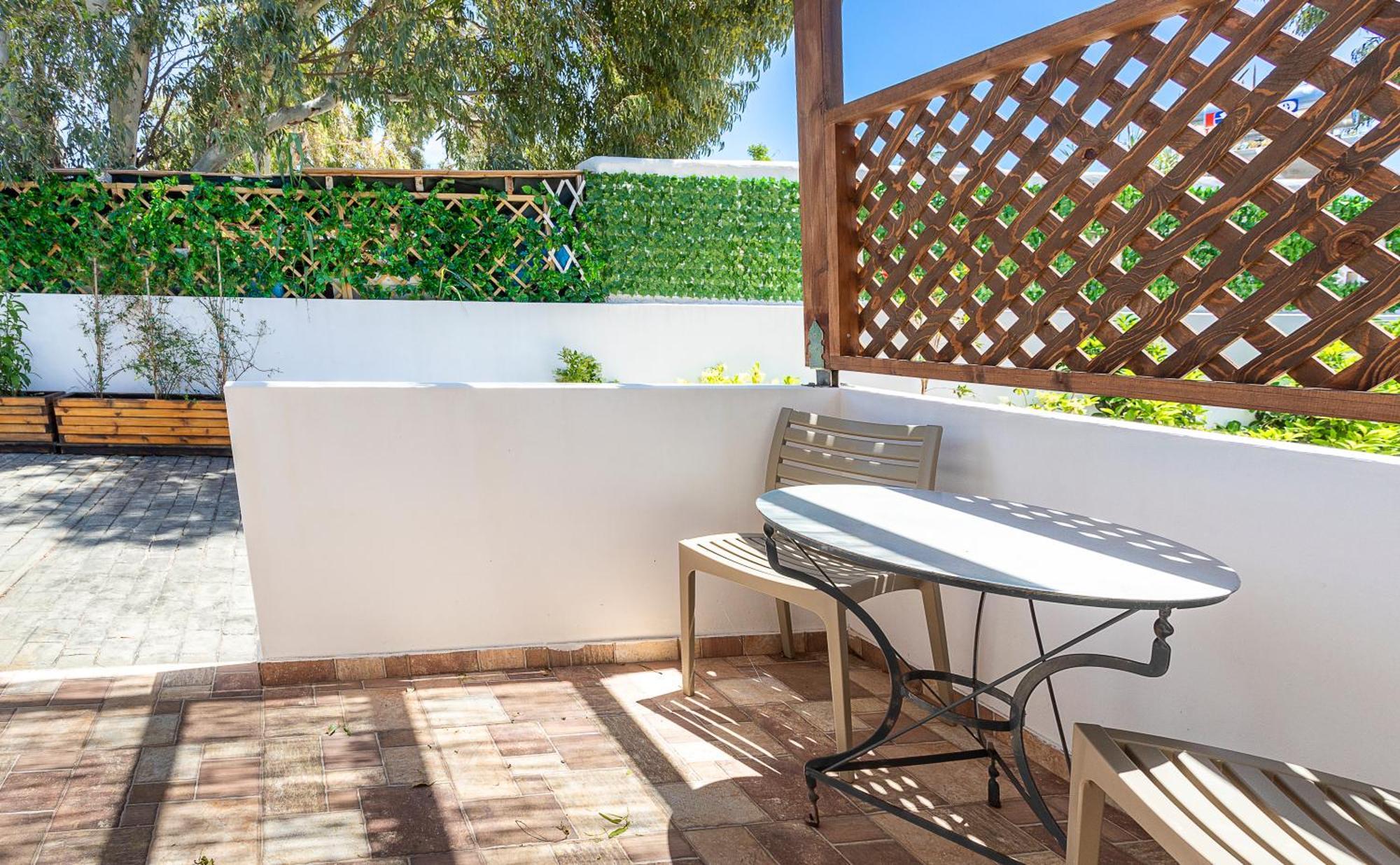 Almiriki Serifos 3* Livadakia